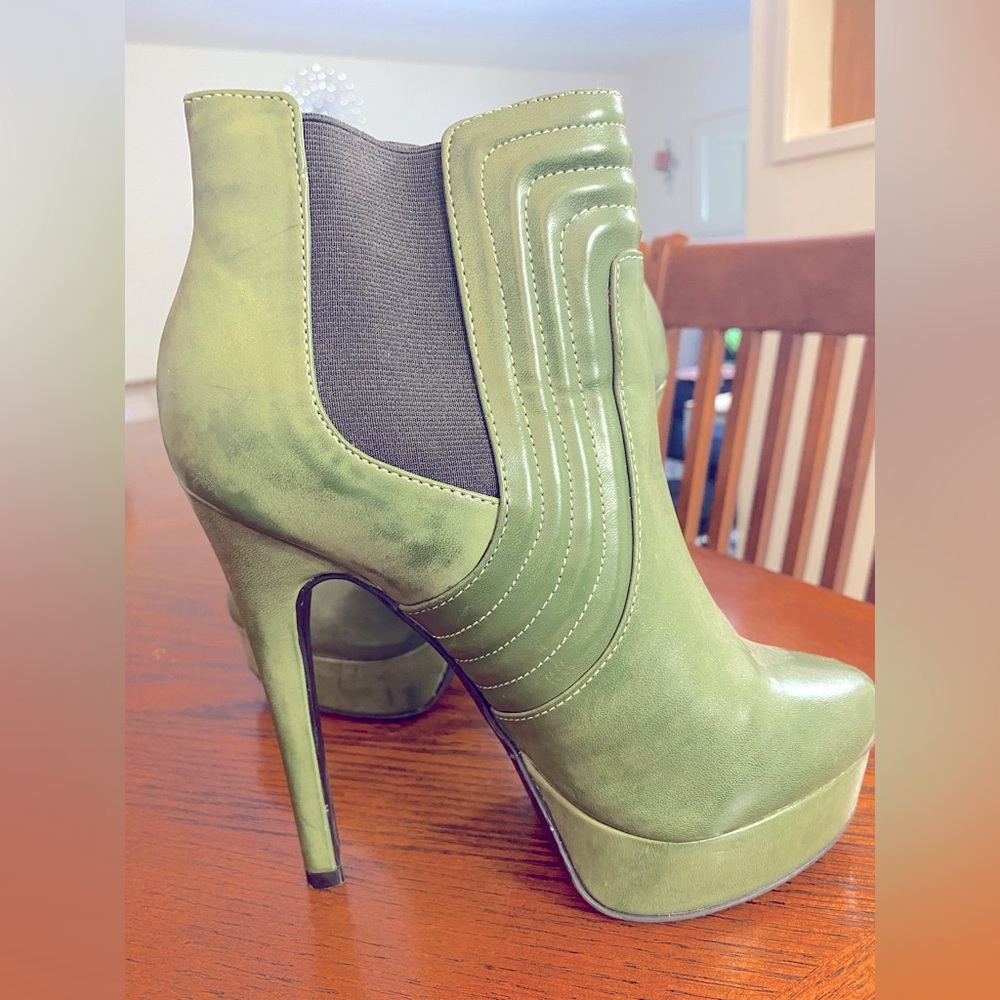 Chinese Laundry Olive Green Heel Boots Size 6